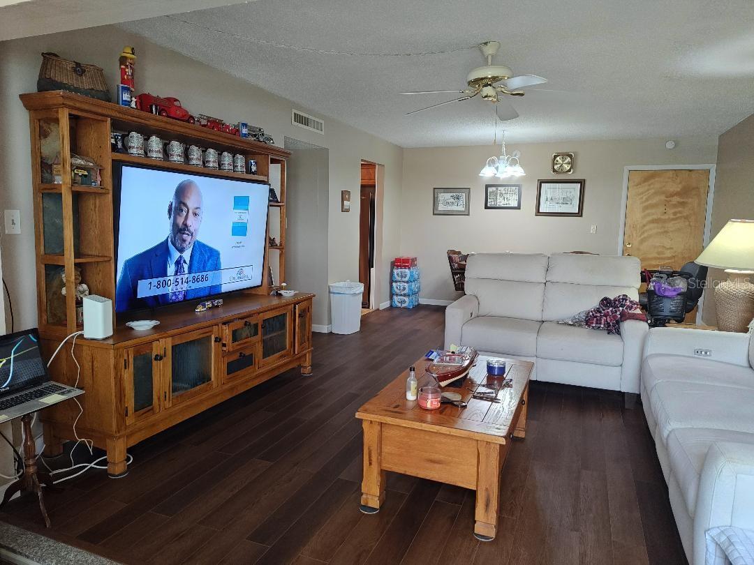 Image 9 of 35 For 21320 Brinson Avenue 105