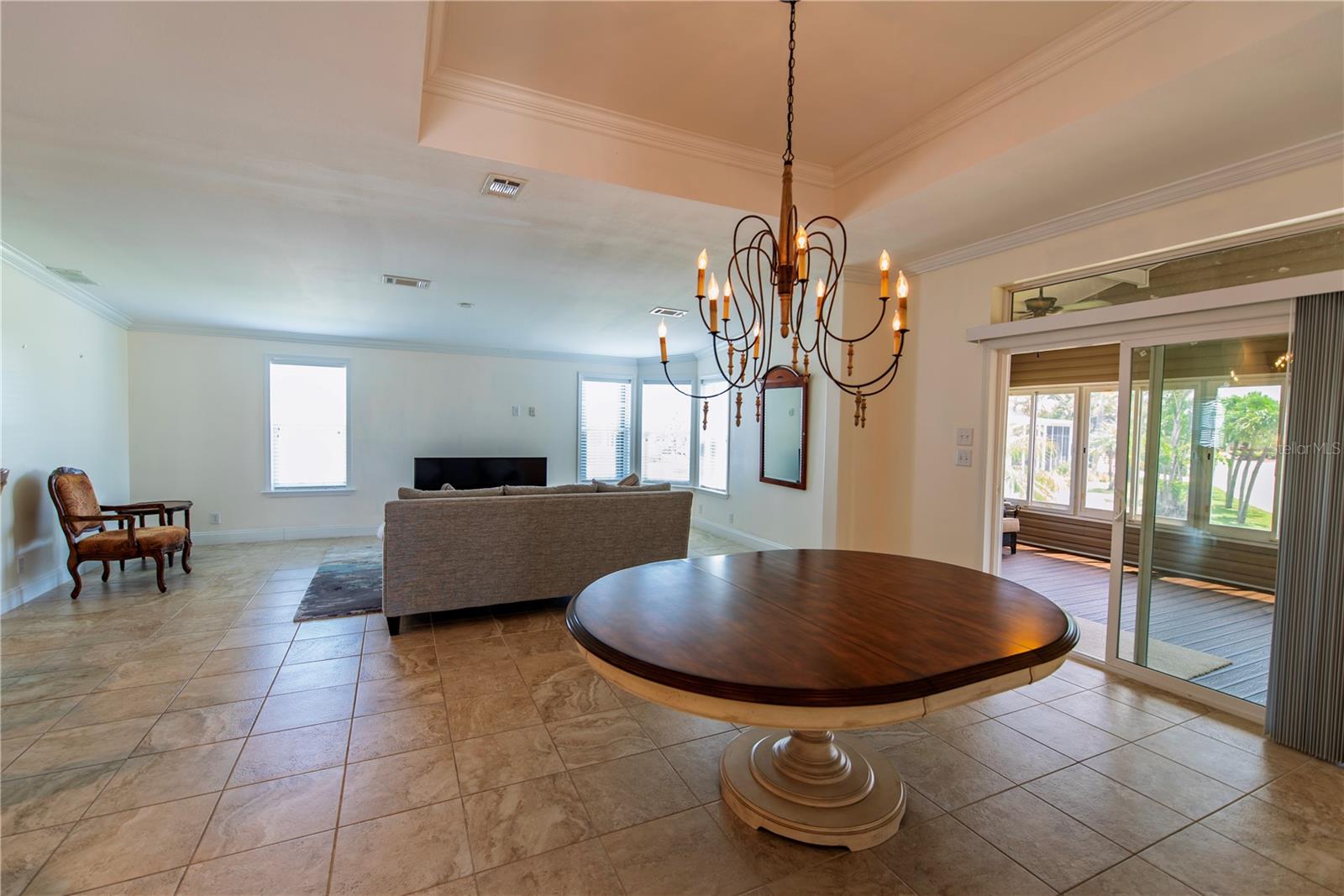 Image 4 of 30 For 40 Freeman Avenue