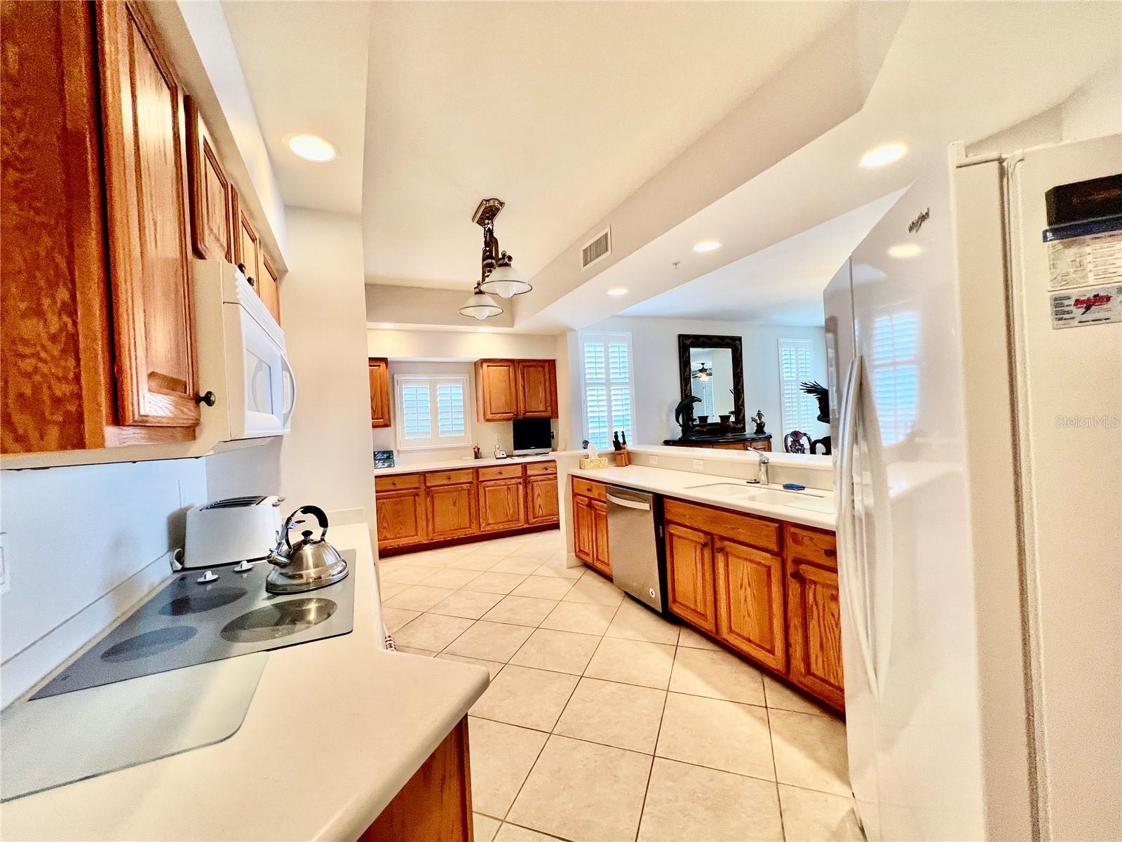 Image 11 of 57 For 3321 Sunset Key Circle 501