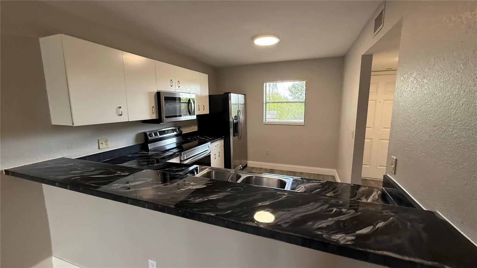 Image 4 of 17 For 175 Kings Highway  B6
