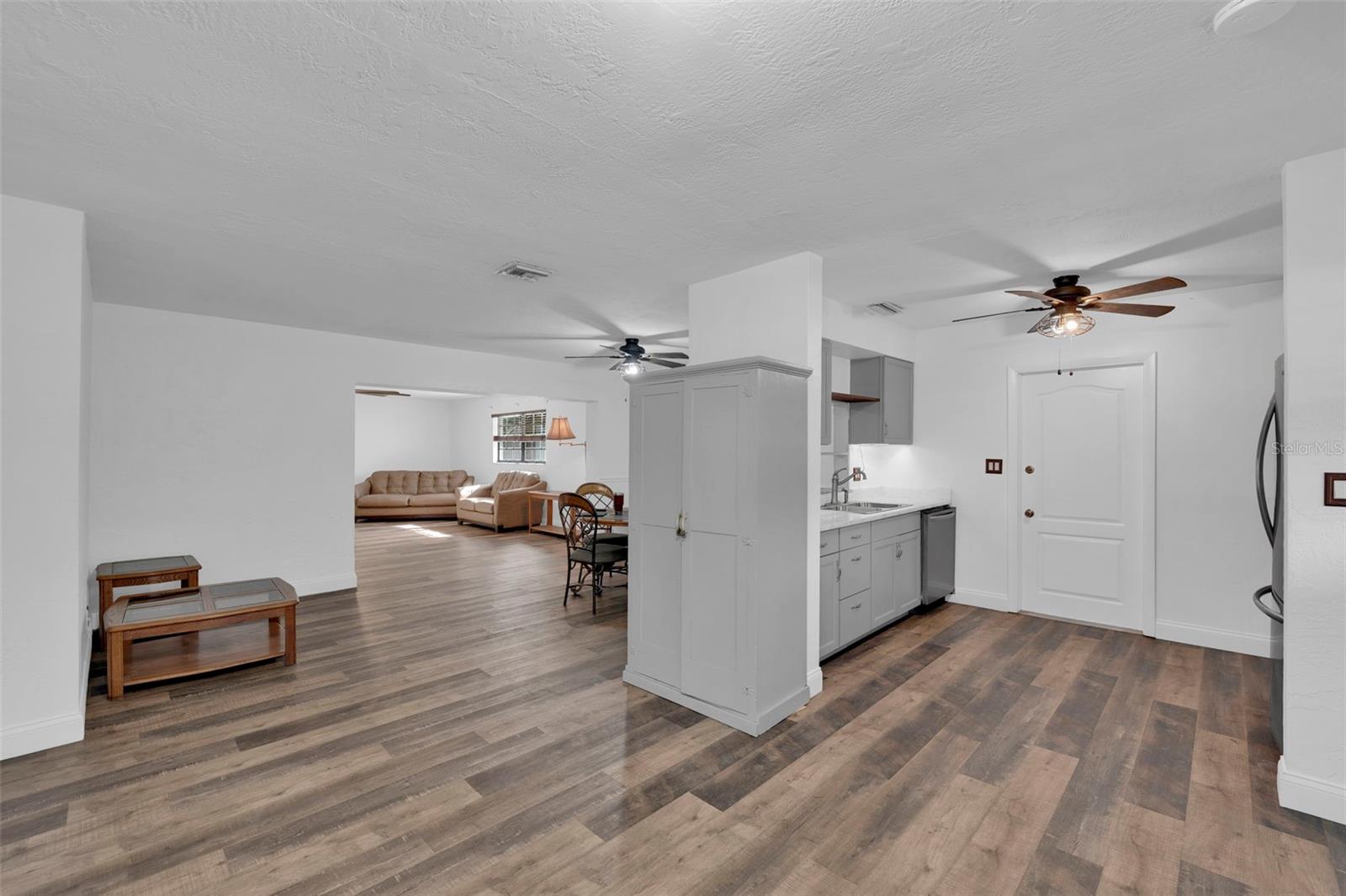 Image 11 of 42 For 1427 Davis Drive
