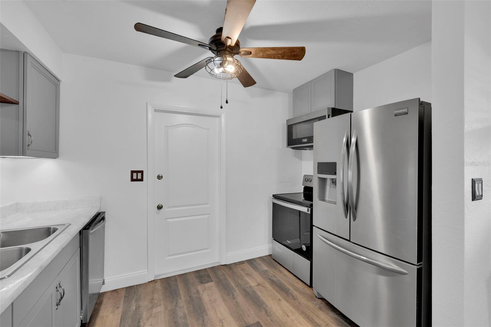 Image 13 of 42 For 1427 Davis Drive