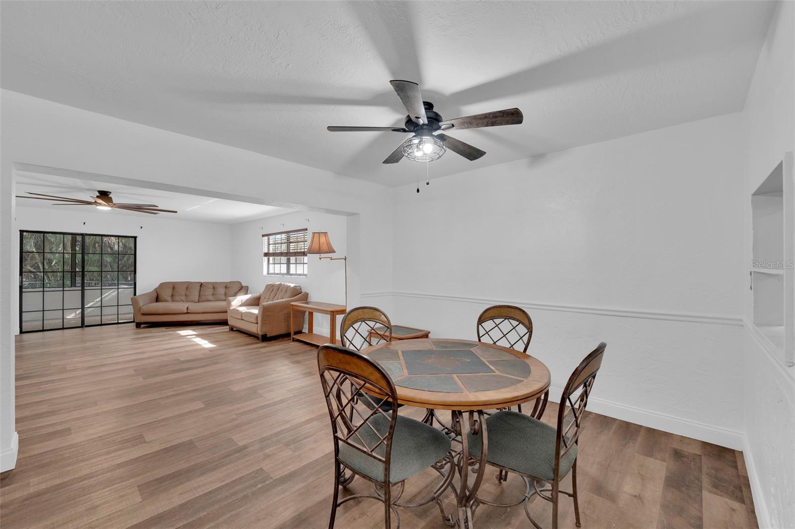 Image 21 of 42 For 1427 Davis Drive