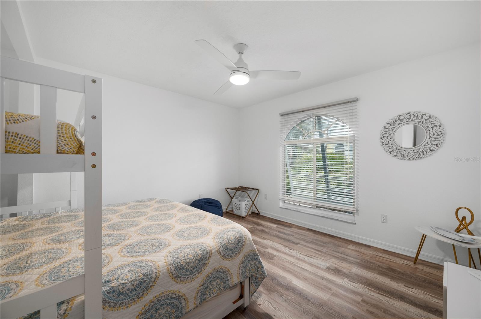 Image 17 of 71 For 5193 Boyle Terrace
