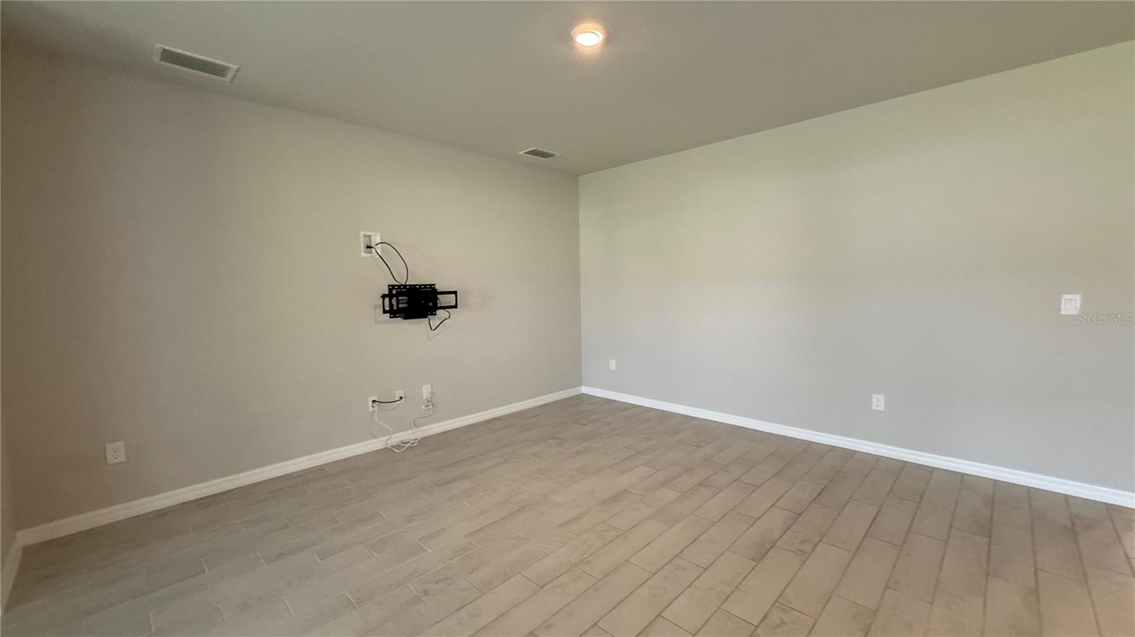 Image 14 of 21 For 27131 Guapore Drive