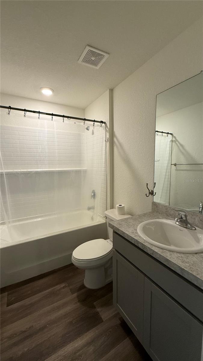 Listing photo id 10 for 23470 Burlingame Avenue