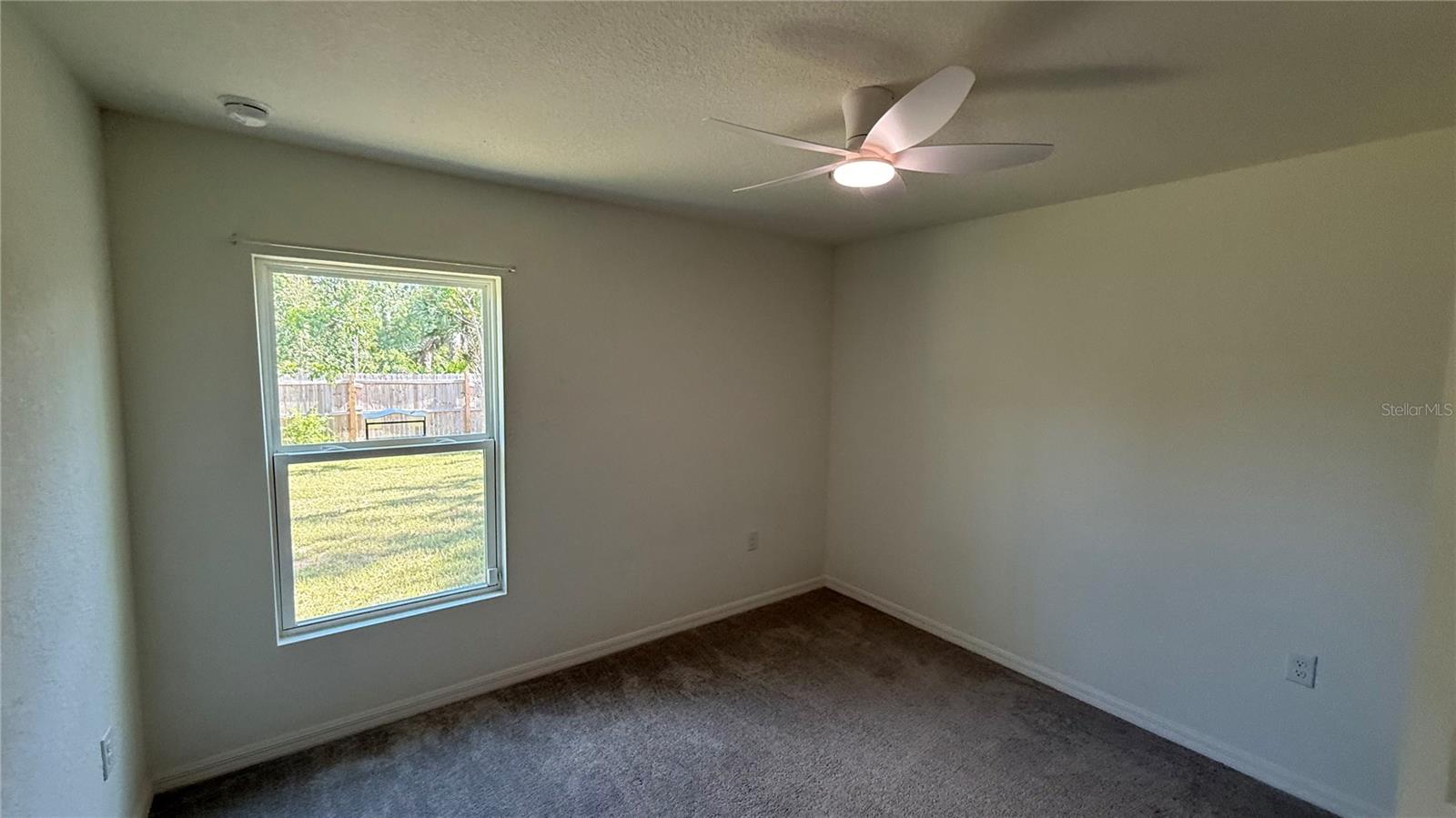 Listing photo id 11 for 23470 Burlingame Avenue