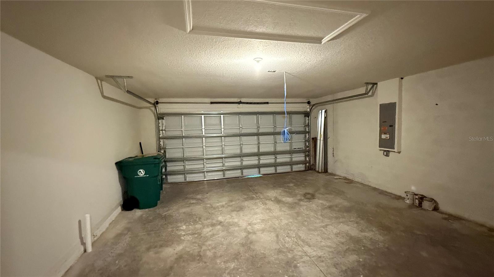 Listing photo id 14 for 23470 Burlingame Avenue