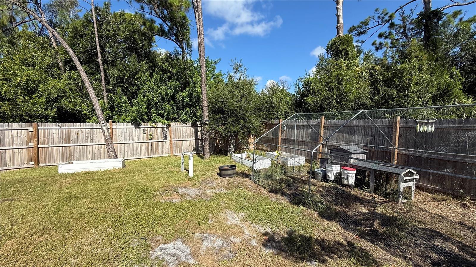 Listing photo id 15 for 23470 Burlingame Avenue