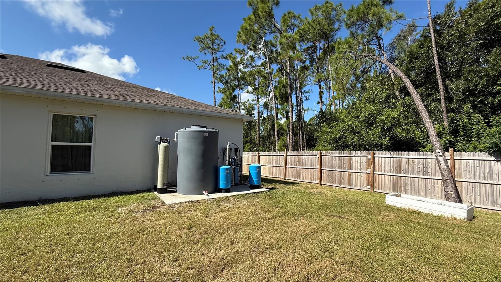 Listing photo id 16 for 23470 Burlingame Avenue