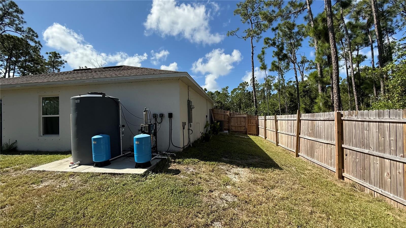 Listing photo id 17 for 23470 Burlingame Avenue