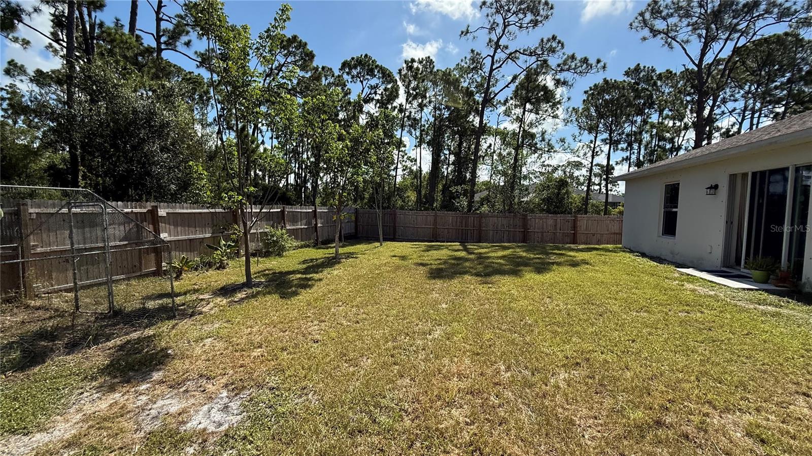 Listing photo id 18 for 23470 Burlingame Avenue