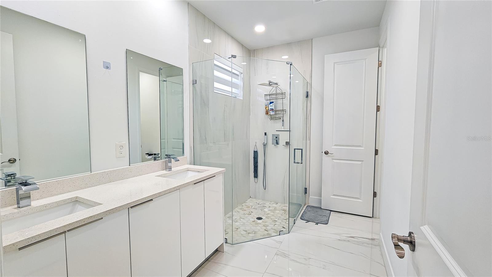 Listing photo id 9 for 1503 17th Street