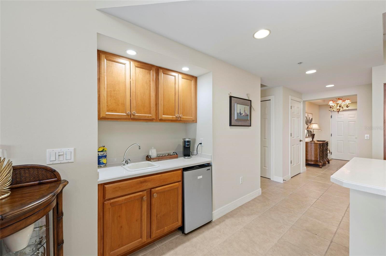 Image 10 of 76 For 3329 Sunset Key Circle 404