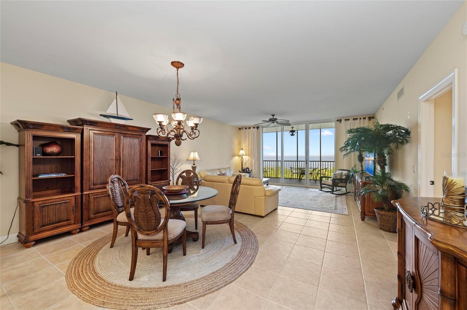 Image 11 of 76 For 3329 Sunset Key Circle 404