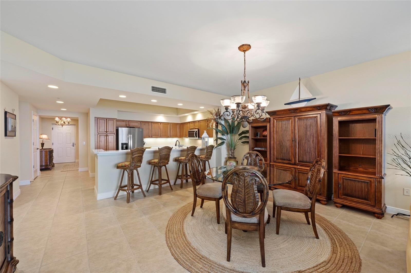 Image 12 of 76 For 3329 Sunset Key Circle 404