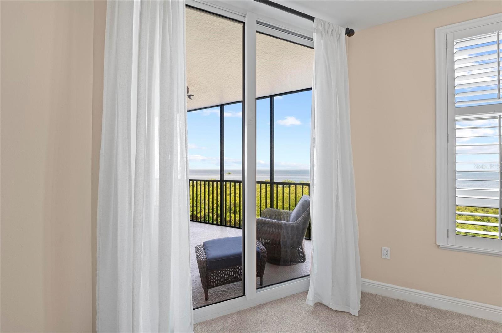 Image 21 of 76 For 3329 Sunset Key Circle 404
