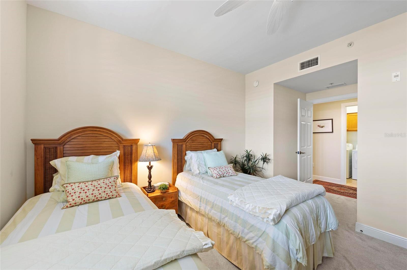 Image 32 of 76 For 3329 Sunset Key Circle 404