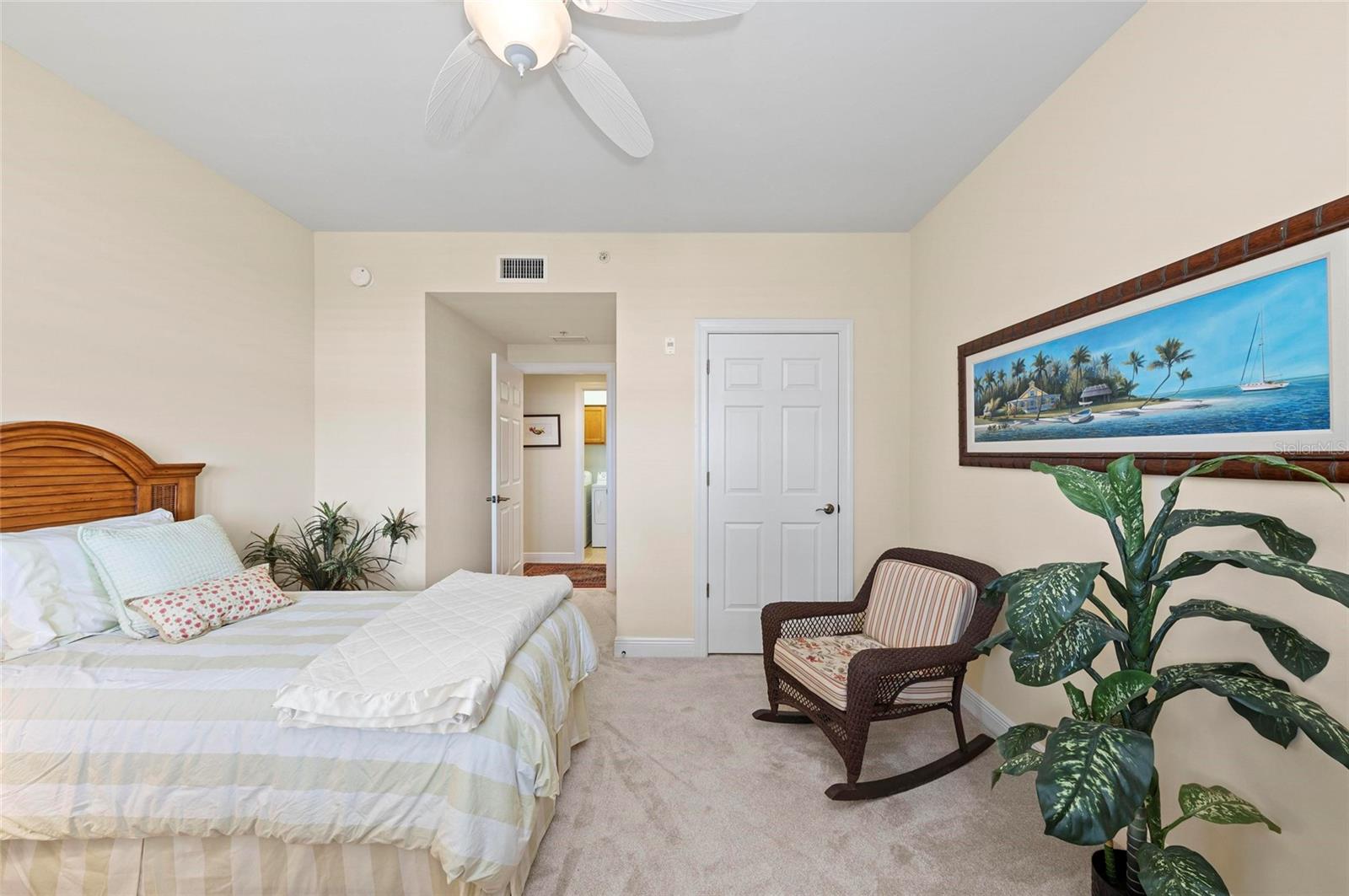 Image 33 of 76 For 3329 Sunset Key Circle 404