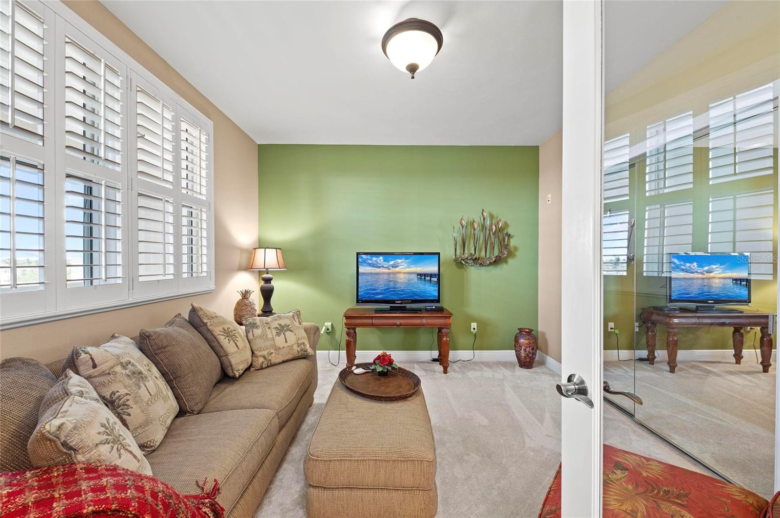 Image 34 of 76 For 3329 Sunset Key Circle 404