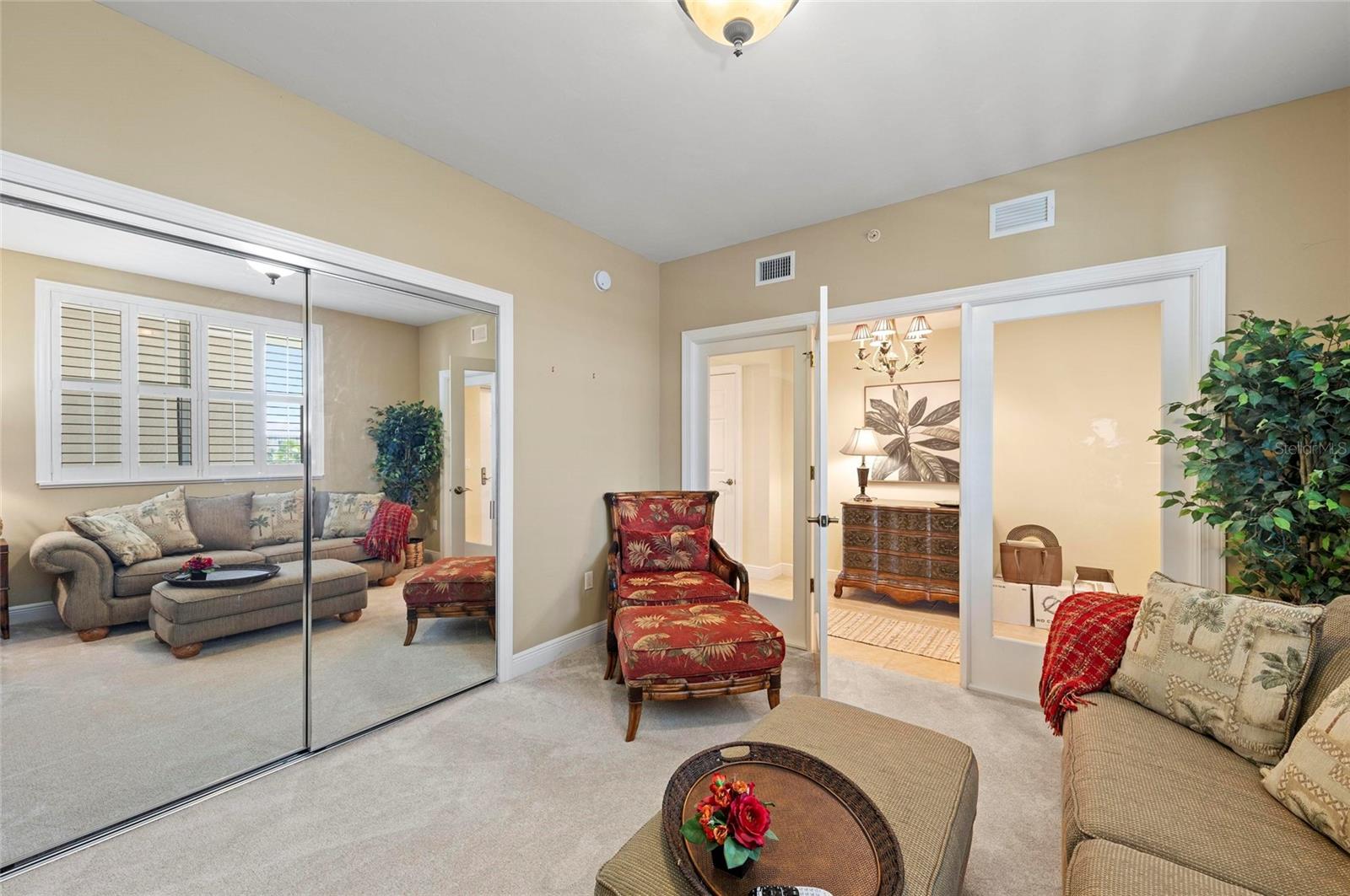 Image 36 of 76 For 3329 Sunset Key Circle 404