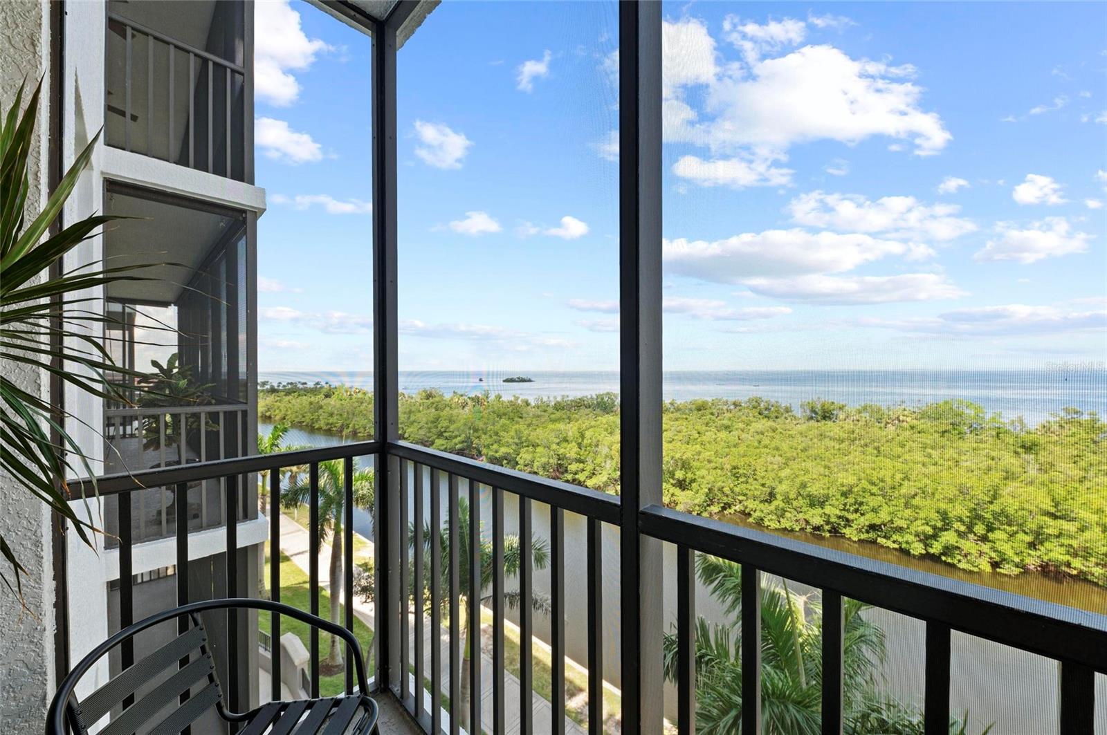 Image 41 of 76 For 3329 Sunset Key Circle 404