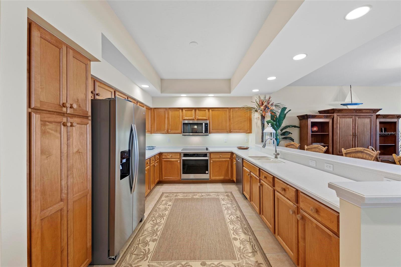 Image 7 of 76 For 3329 Sunset Key Circle 404