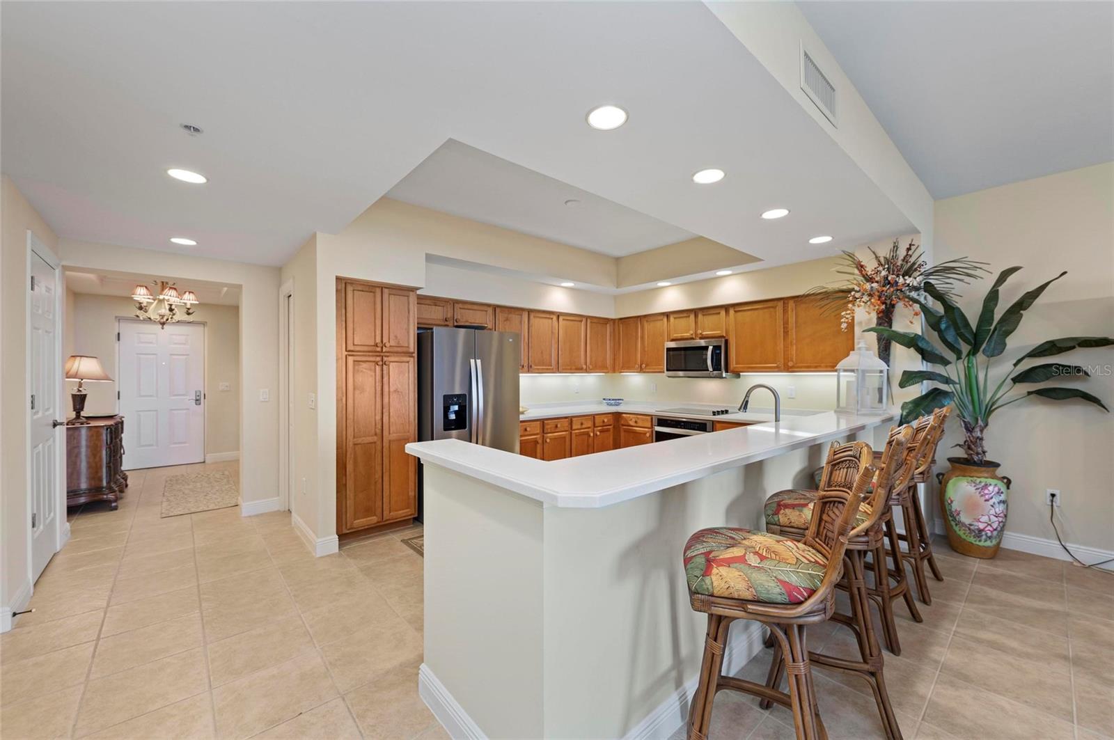 Image 9 of 76 For 3329 Sunset Key Circle 404