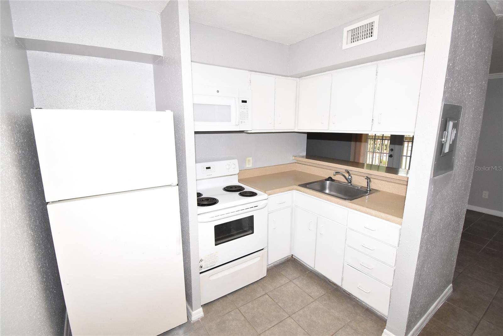Image 18 of 23 For 425 Wymore Road 103
