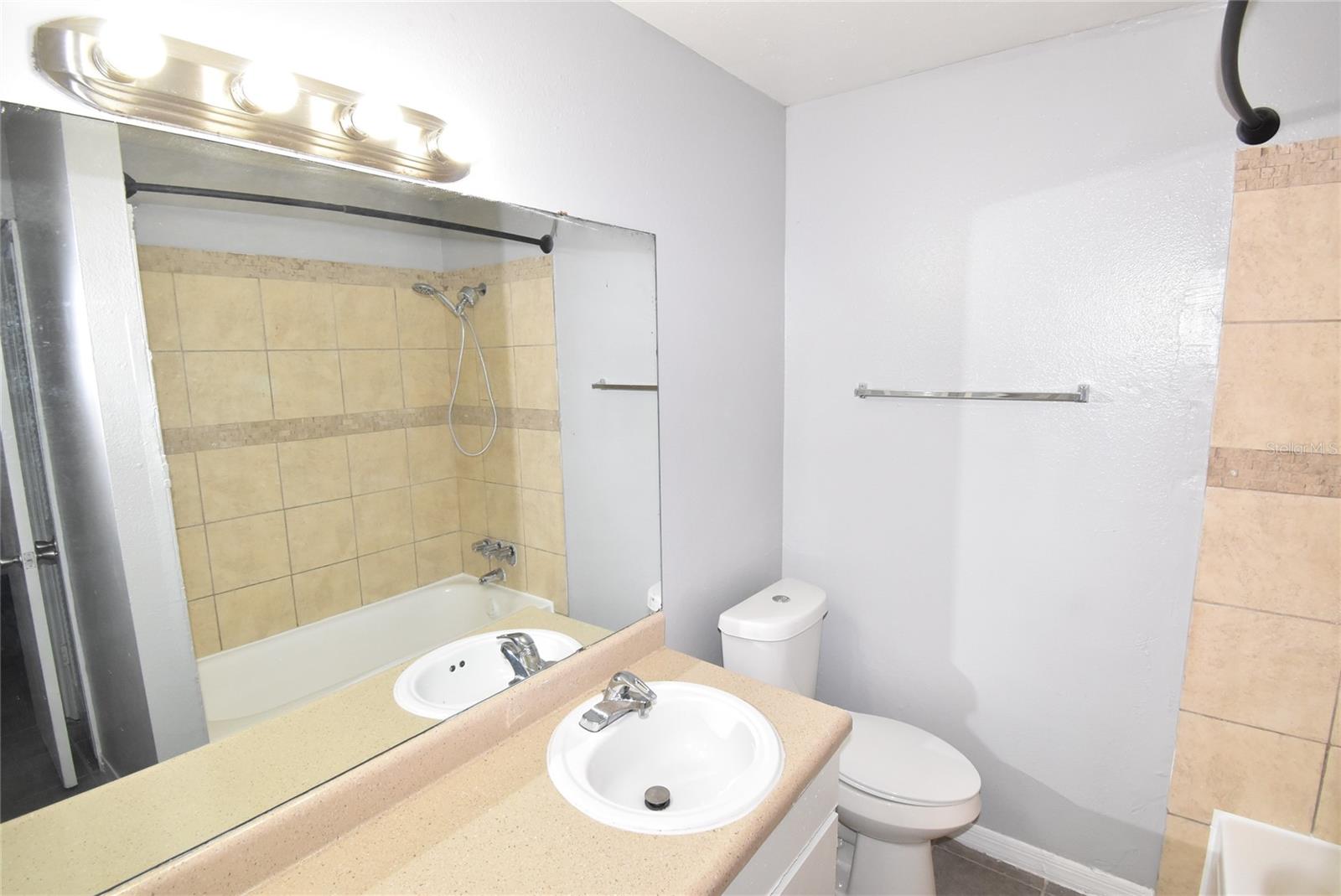Image 20 of 23 For 425 Wymore Road 103