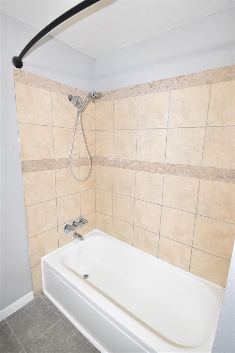 Image 21 of 23 For 425 Wymore Road 103