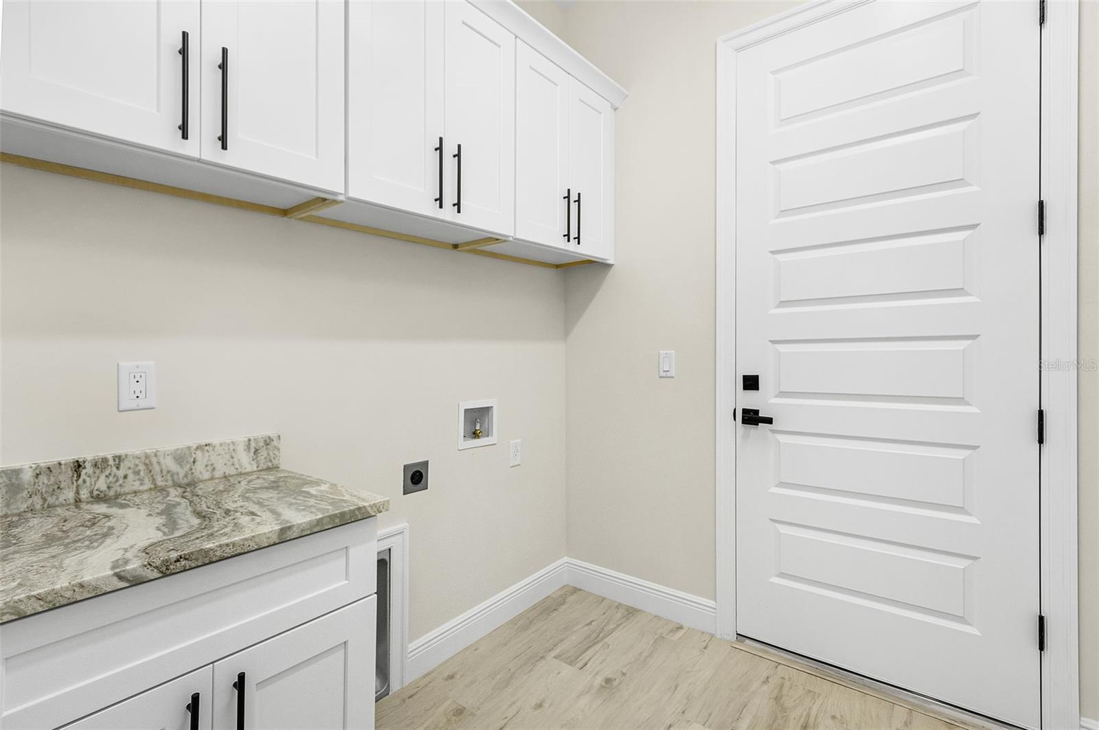 Image 14 of 33 For 16192 Limegrove Court