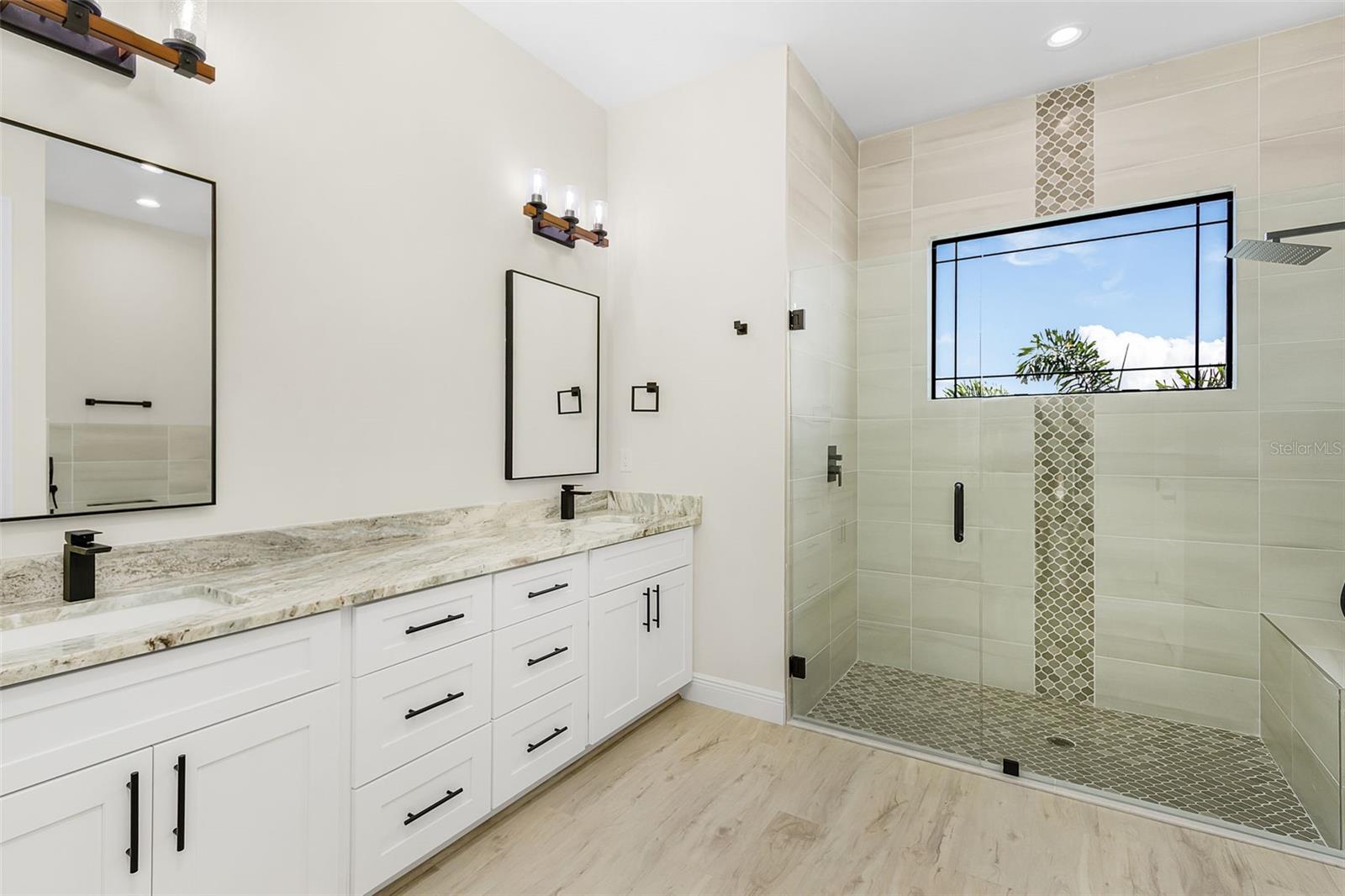 Image 18 of 33 For 16192 Limegrove Court