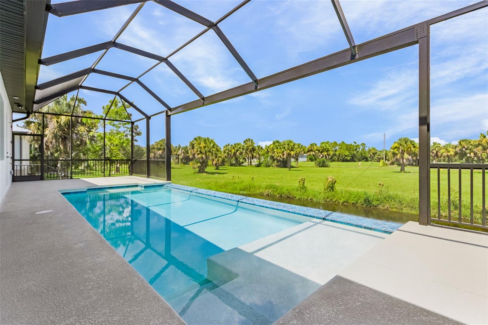 Image 22 of 33 For 16192 Limegrove Court