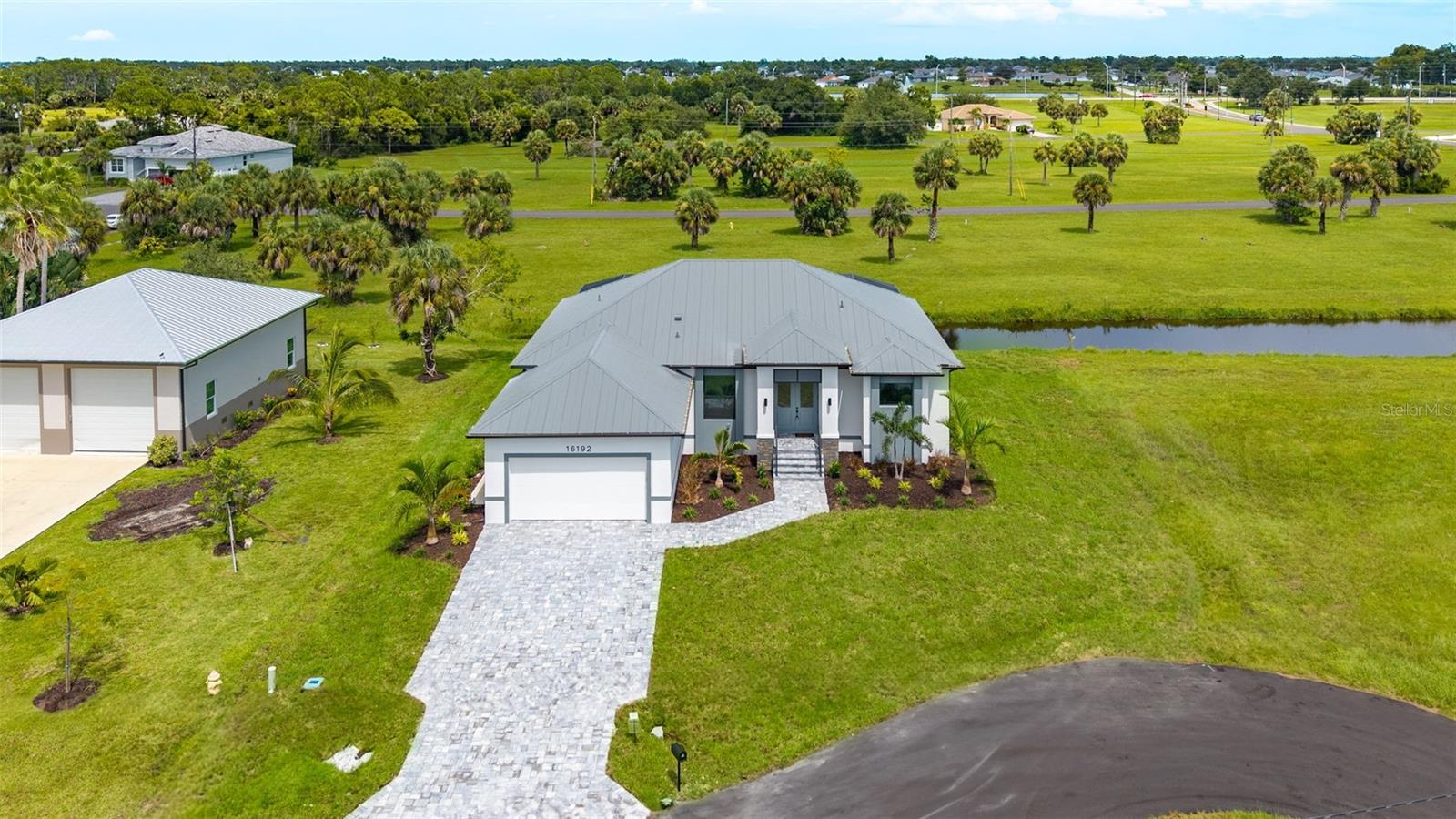 Image 27 of 33 For 16192 Limegrove Court