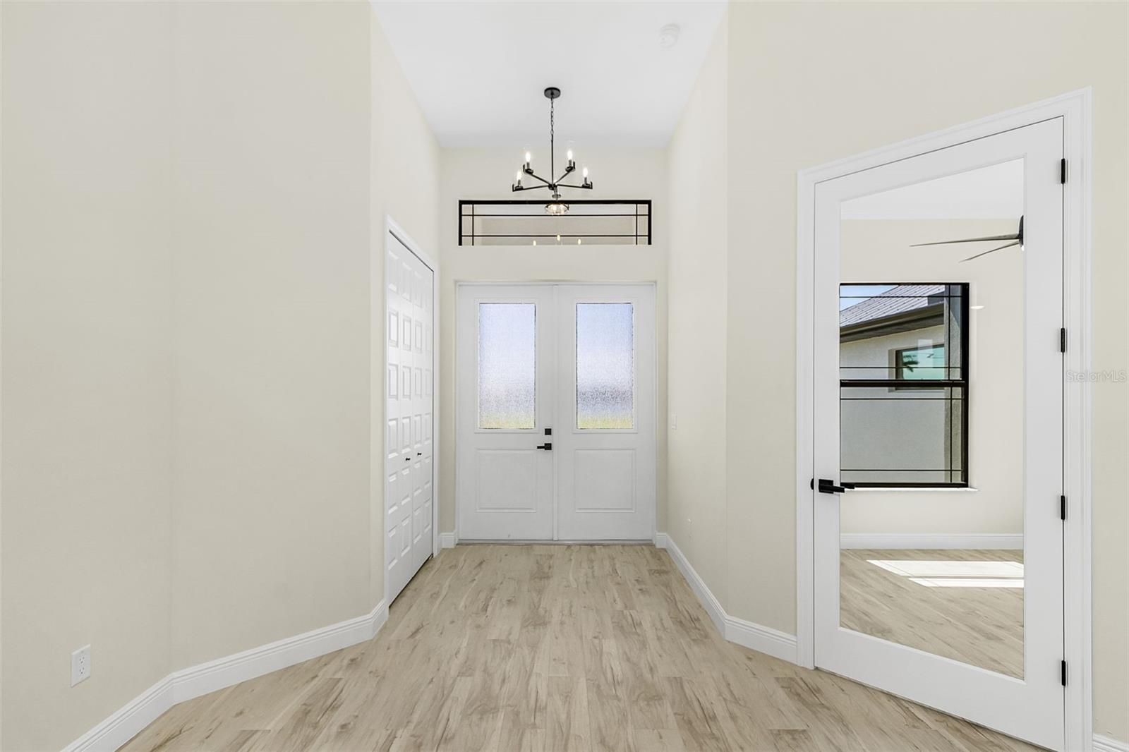 Image 4 of 33 For 16192 Limegrove Court