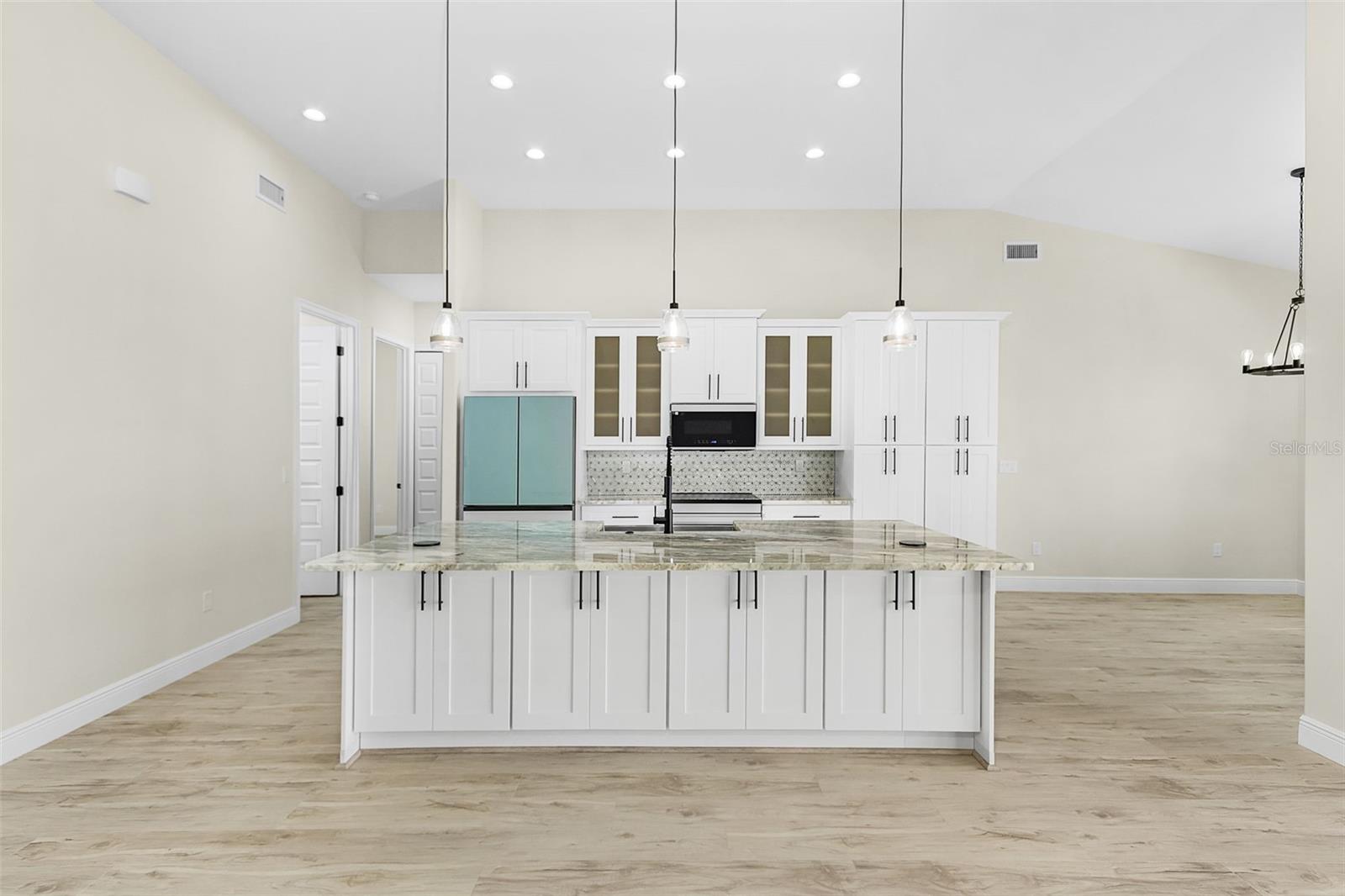 Image 8 of 33 For 16192 Limegrove Court