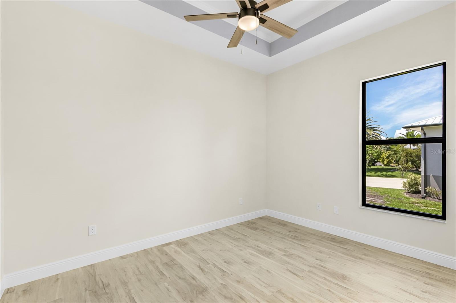 Image 9 of 33 For 16192 Limegrove Court