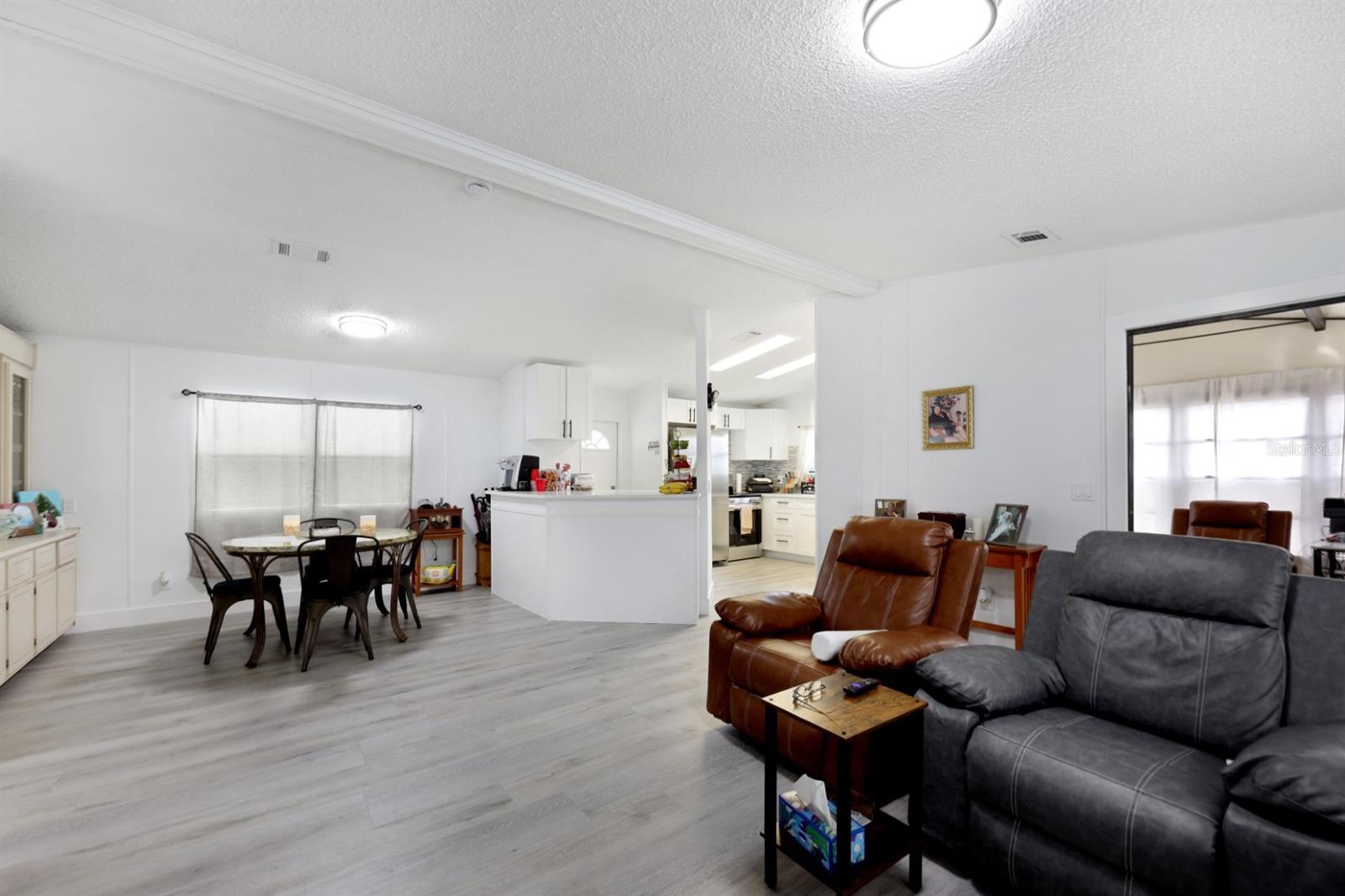 Image 11 of 90 For 2100 Kings Highway 650