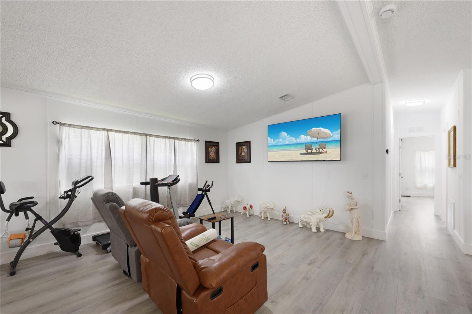 Image 13 of 90 For 2100 Kings Highway 650