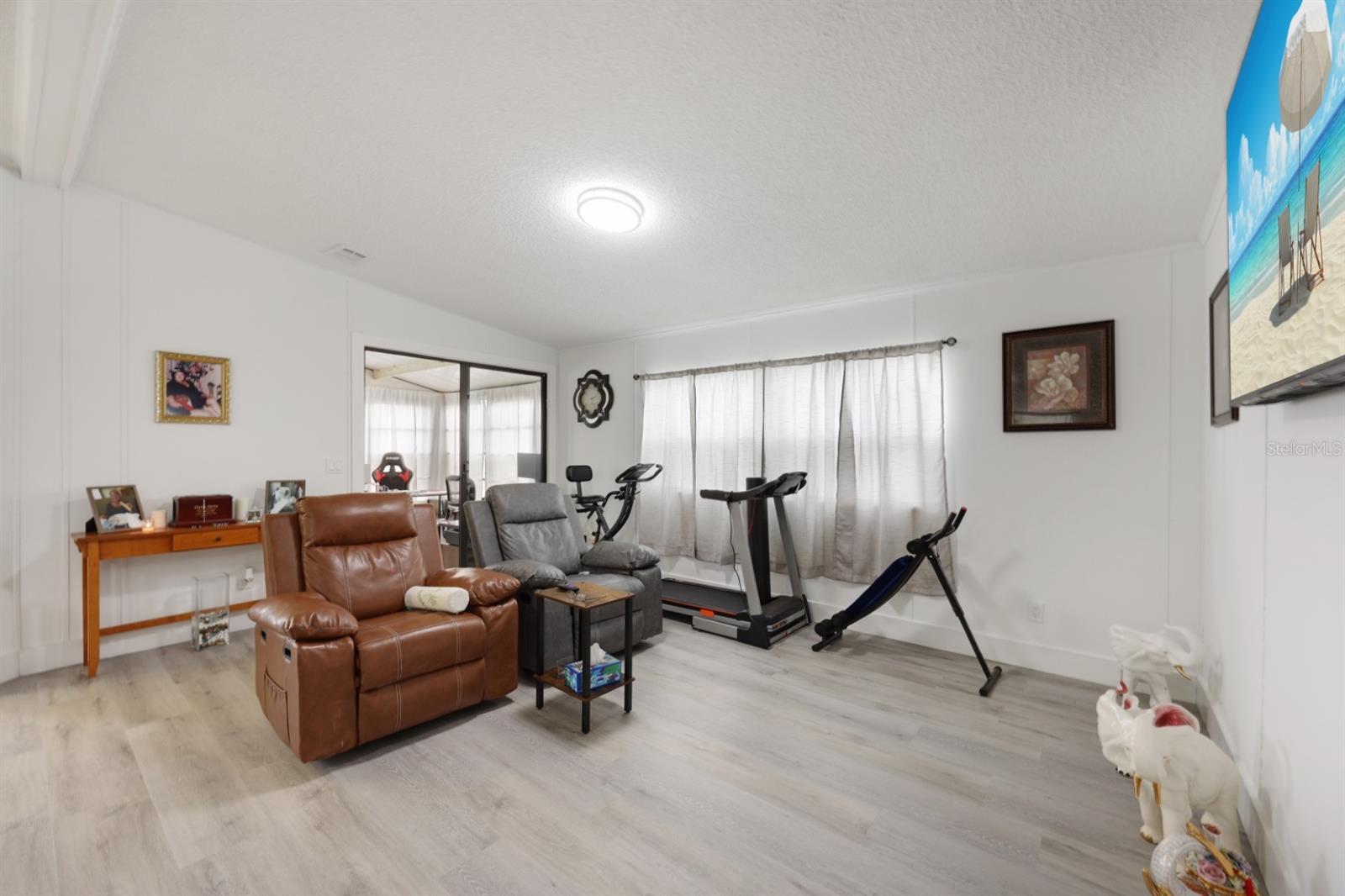 Image 14 of 90 For 2100 Kings Highway 650