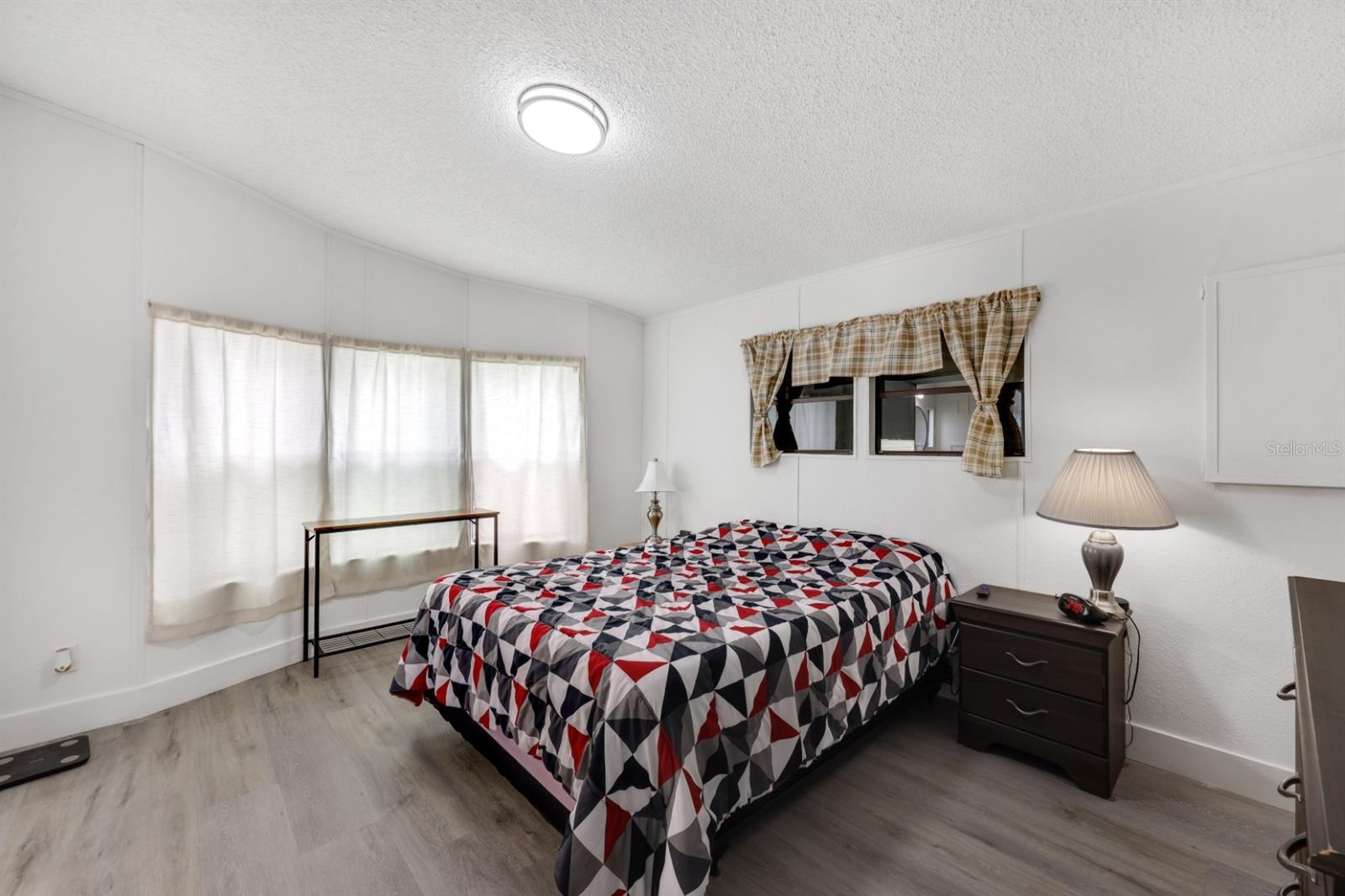Image 18 of 90 For 2100 Kings Highway 650
