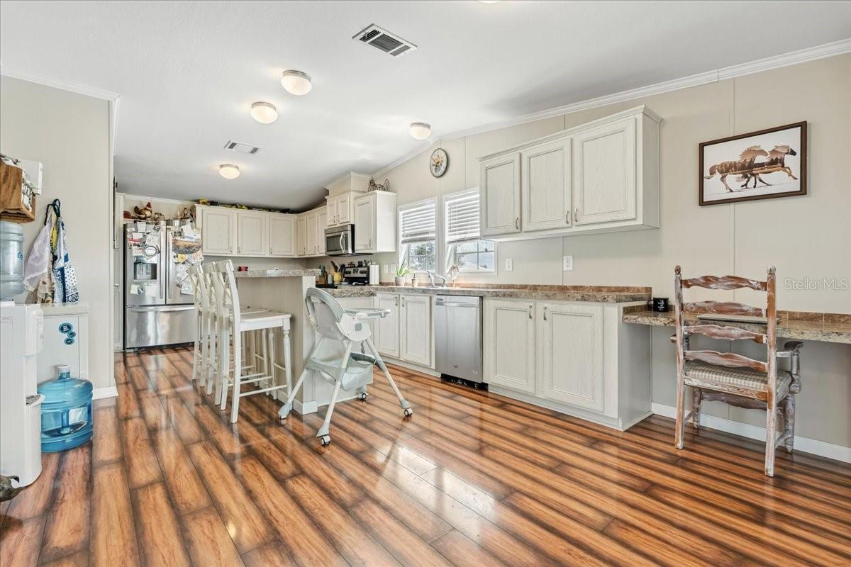 Image 8 of 46 For 2566 Brewer Avenue