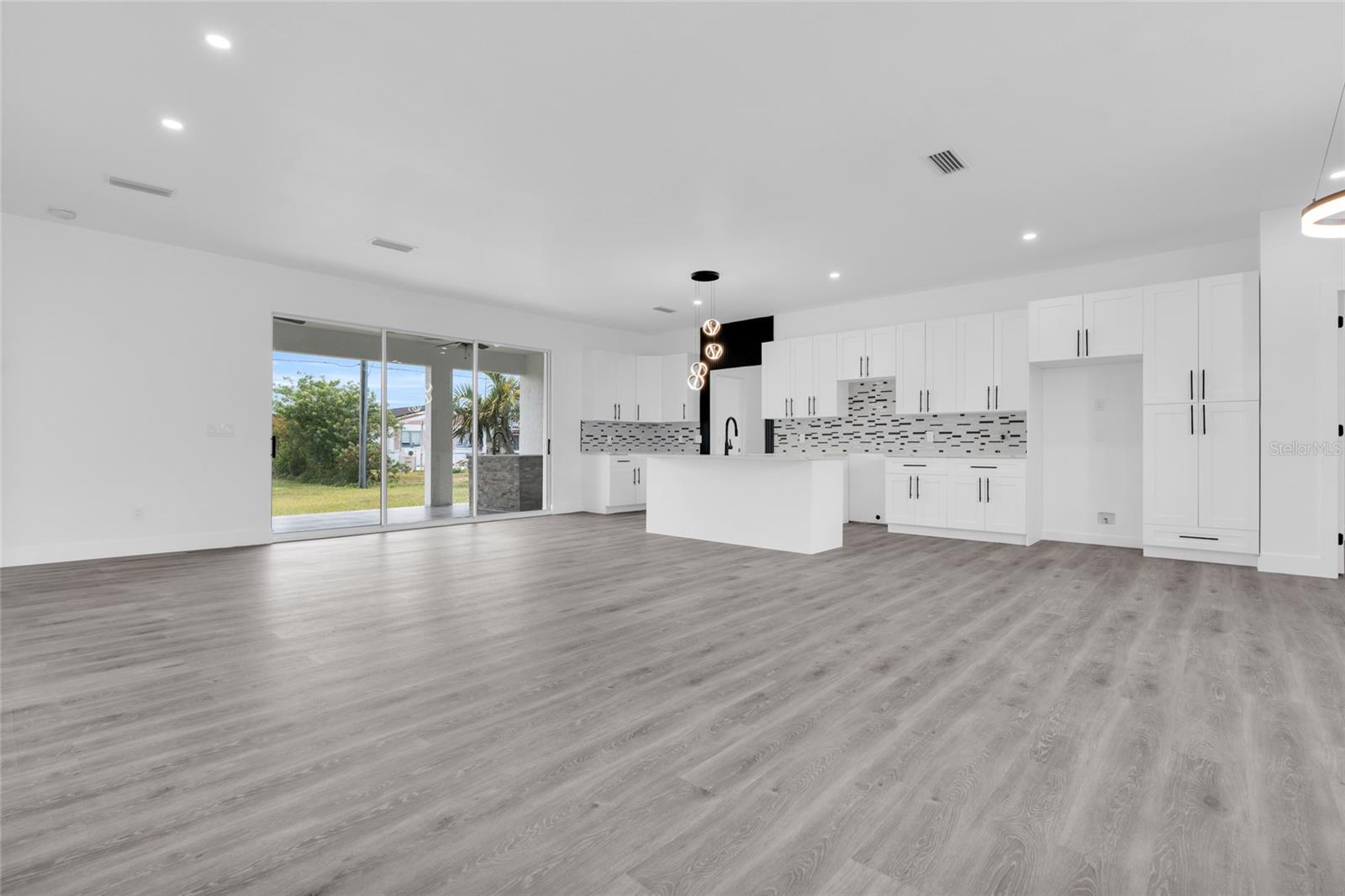 Image 5 of 34 For 535 Azalea Avenue Nw