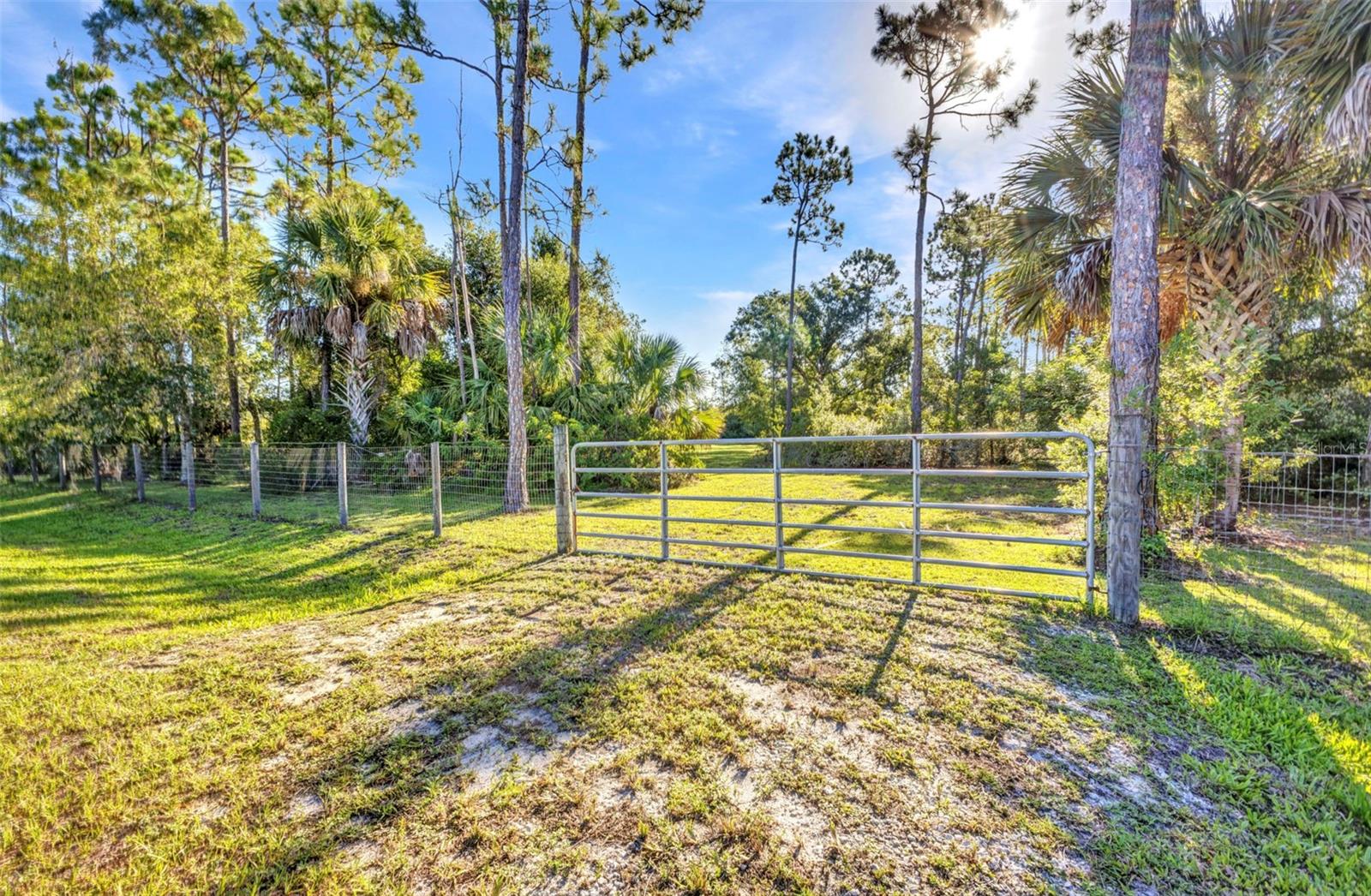Image 6 of 6 For 5450 & 5462 Grovewood Circle