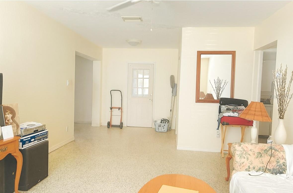 Image 6 of 6 For 1920 Barstow Place