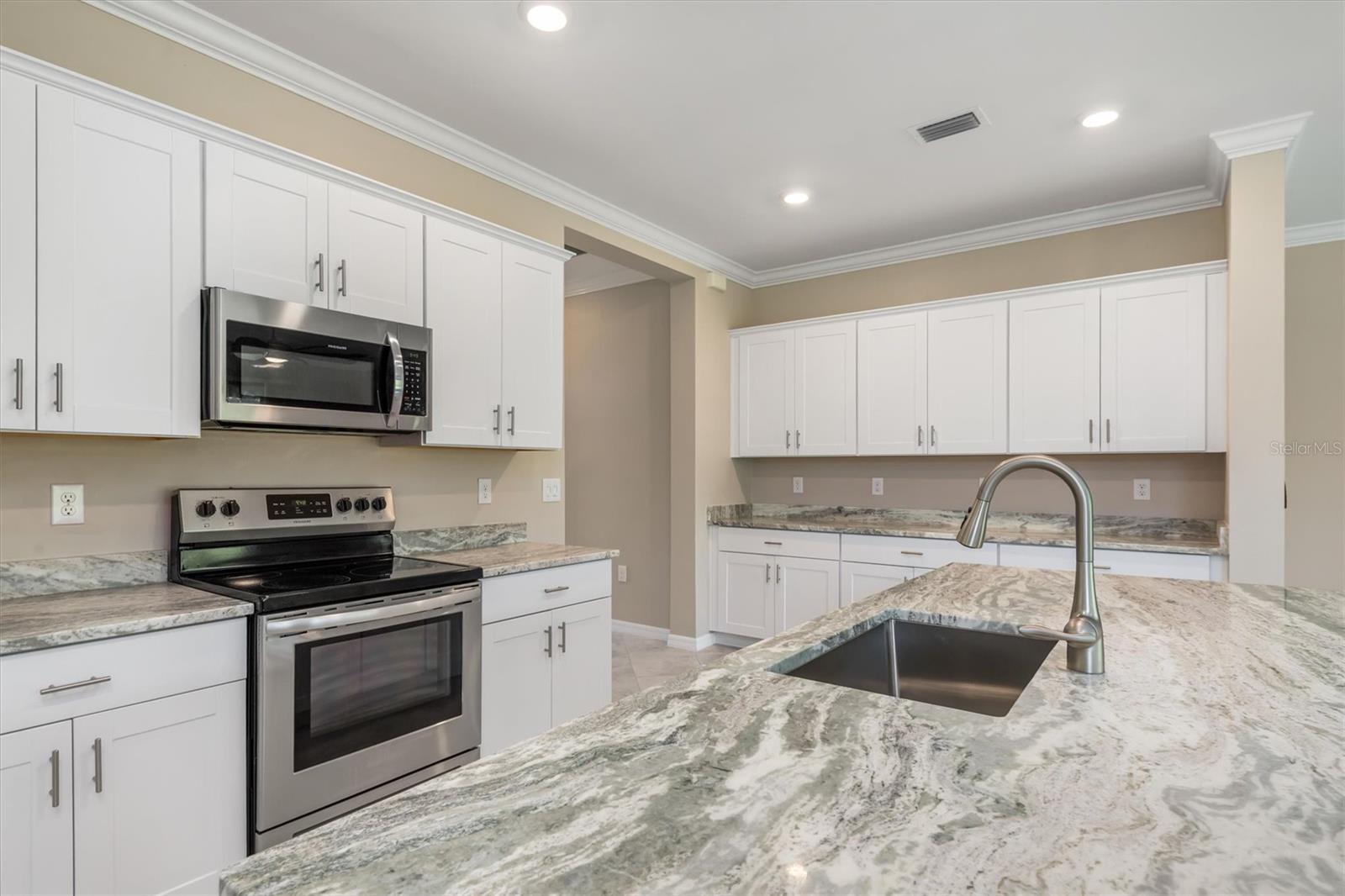 Image 10 of 53 For 2105 Gardenia Avenue