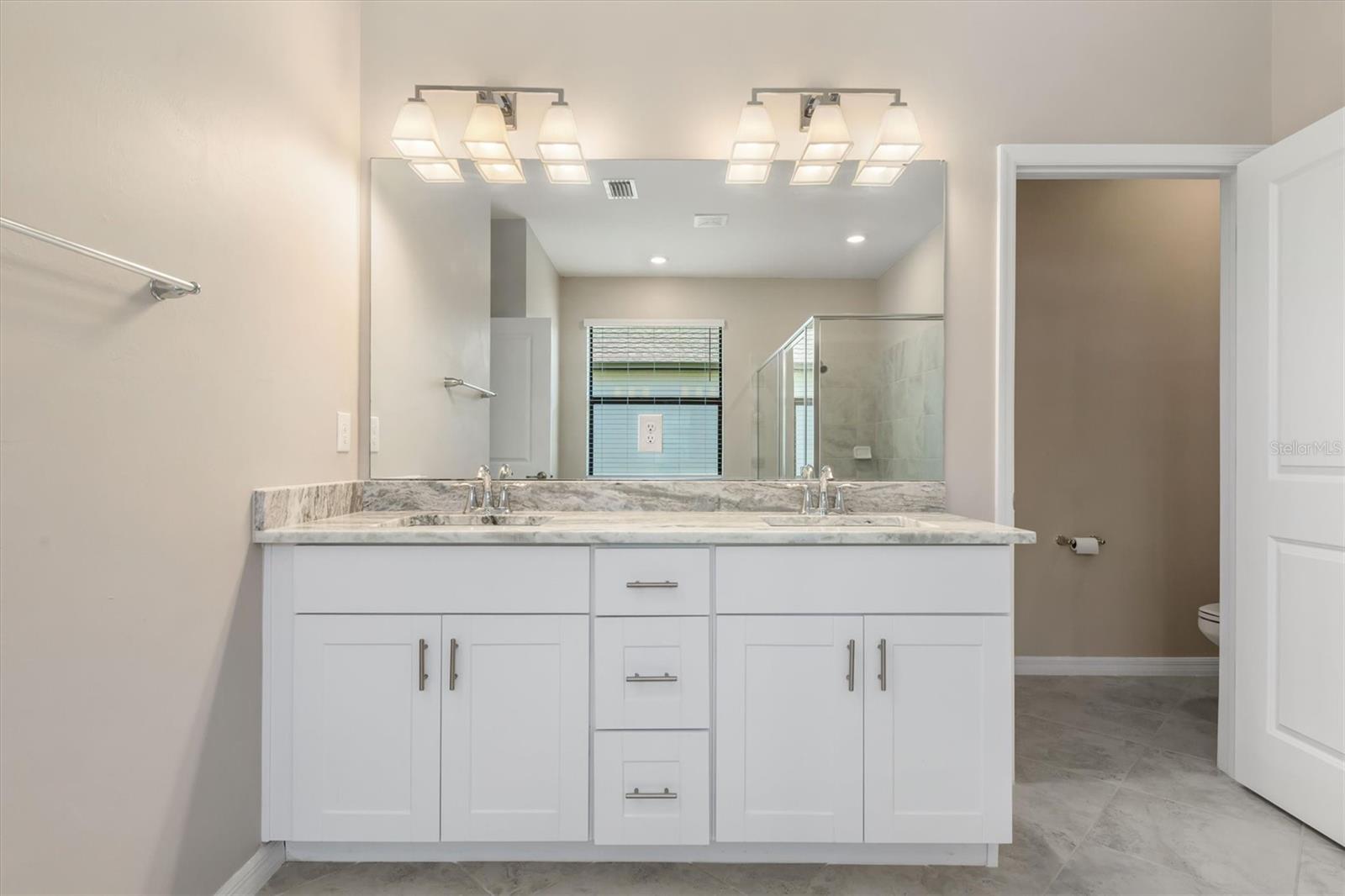 Image 23 of 53 For 2105 Gardenia Avenue