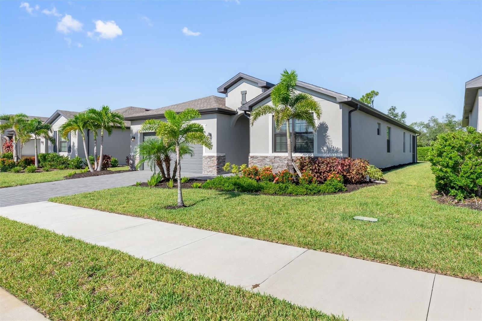 Image 3 of 53 For 2105 Gardenia Avenue