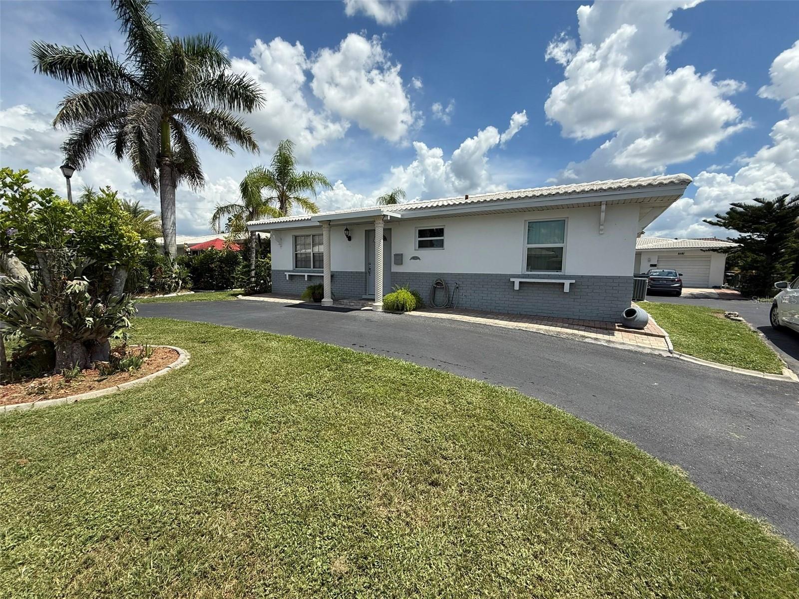 Image 2 of 16 For 8571 Pickwick Road